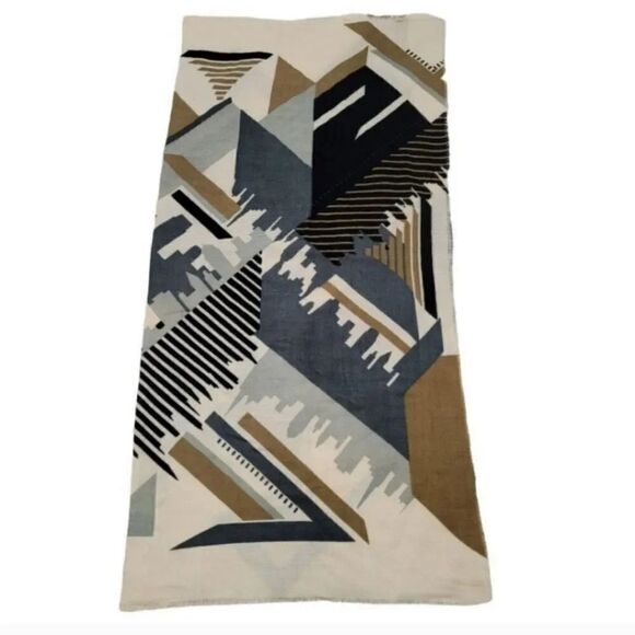 NEW City Skyline Womens Oversized Blanket Scarf in Neutral - Picture 5 of 12